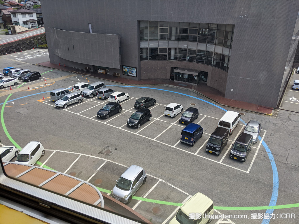 飛騨市神岡図書館の駐車場